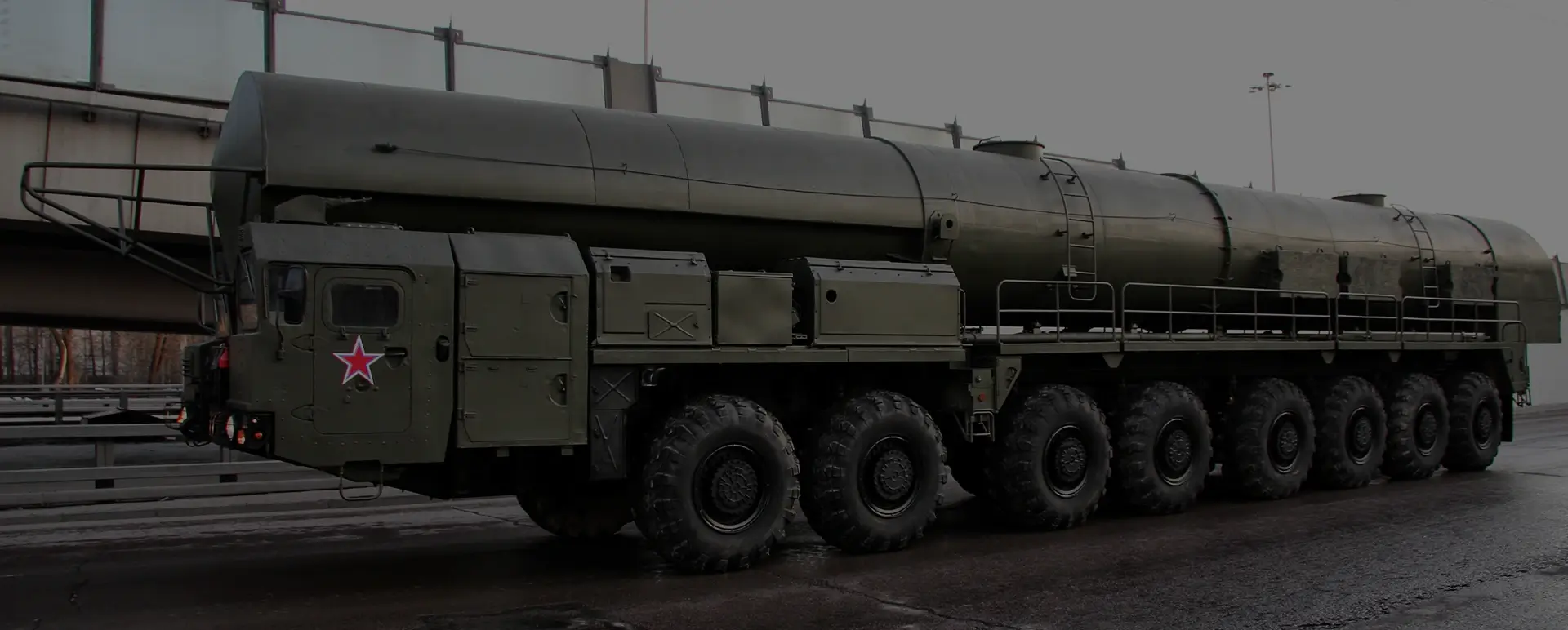Заказать онлайн перевозку ракет военного назначения в поселке Кез (Приволжский округ - Удмуртская Республика-Удмуртия)  грузовой платформой