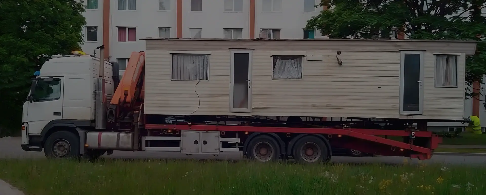 Получить онлайн цены на доставку низким тралом дом вагона в поселке Кез (Приволжский округ - Удмуртская Республика-Удмуртия) на сайте самостоятельно