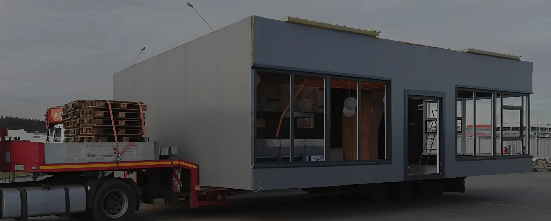 Специальные предложения на грузоперевозку в поселке Кез (Приволжский округ - Удмуртская Республика-Удмуртия) торговых павильонов раздвижным тралом